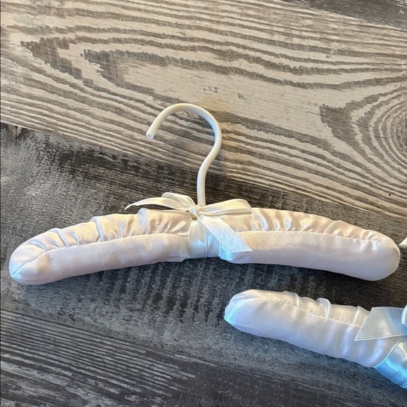 Vintage padded silk baby hangers (2) - Picture 3 of 3